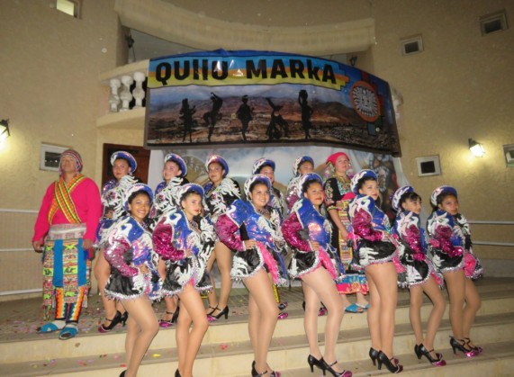 Con presentación artística la Agrupación Qullu Marka exhibió sus nuevos trajes